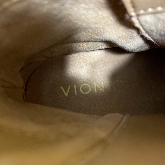 Vionic Suede Lani boot - Picture 9 of 10